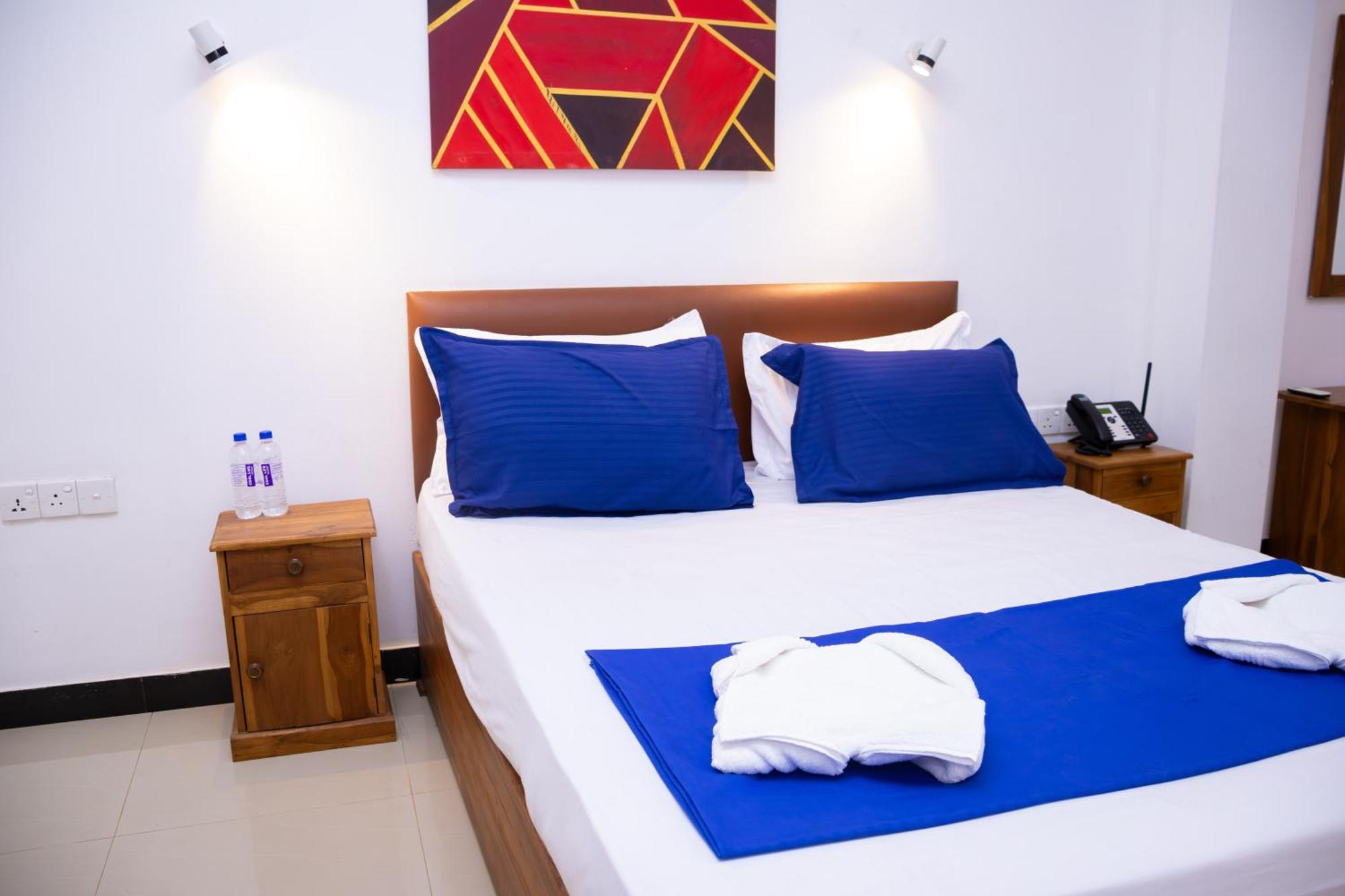 Woodnest Windmill Beach Hotel Negombo Exterior photo