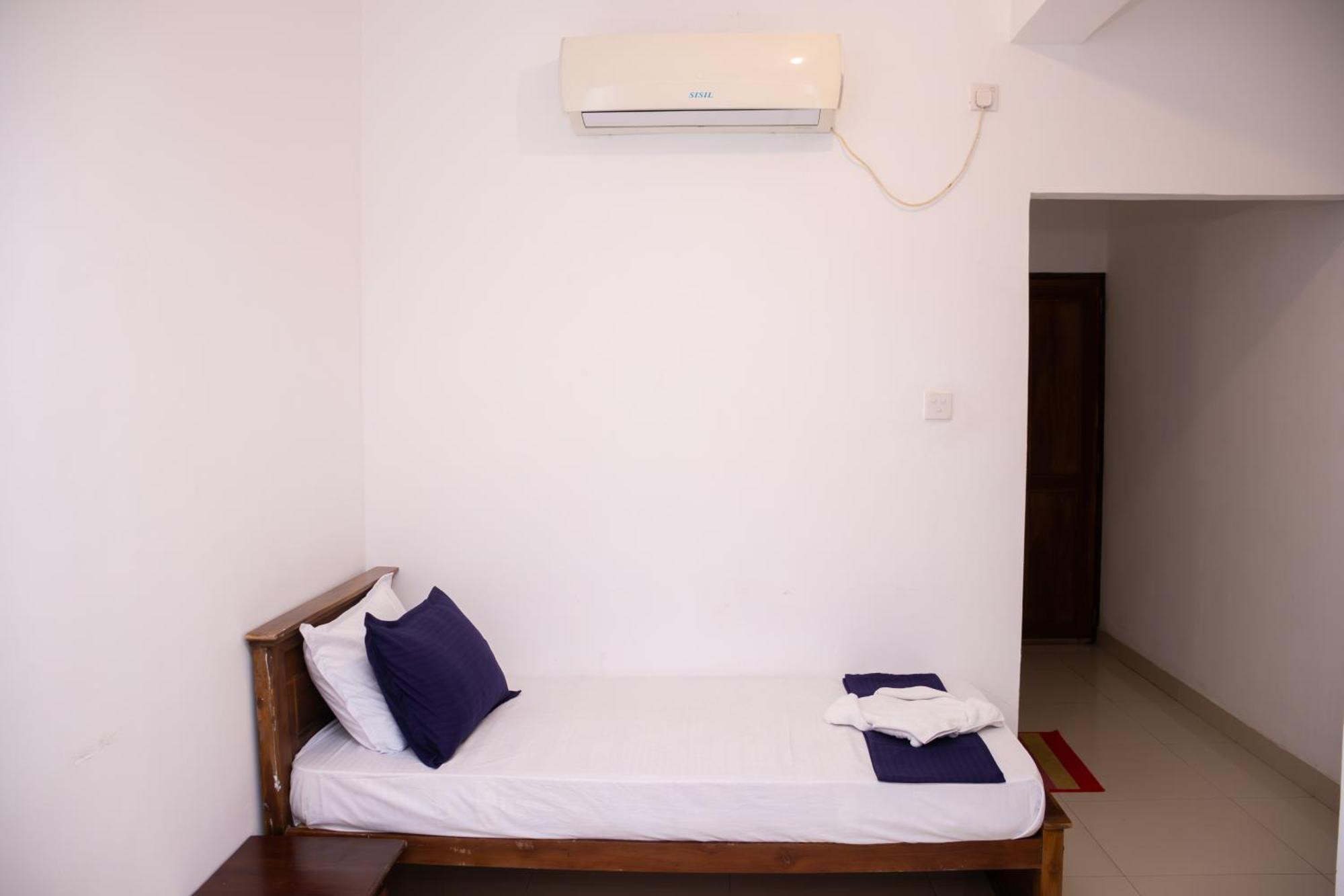Woodnest Windmill Beach Hotel Negombo Exterior photo