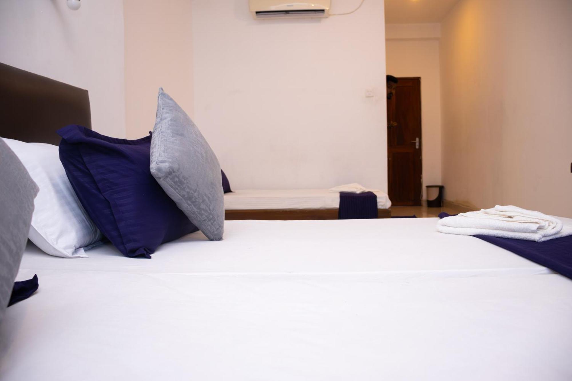 Woodnest Windmill Beach Hotel Negombo Exterior photo