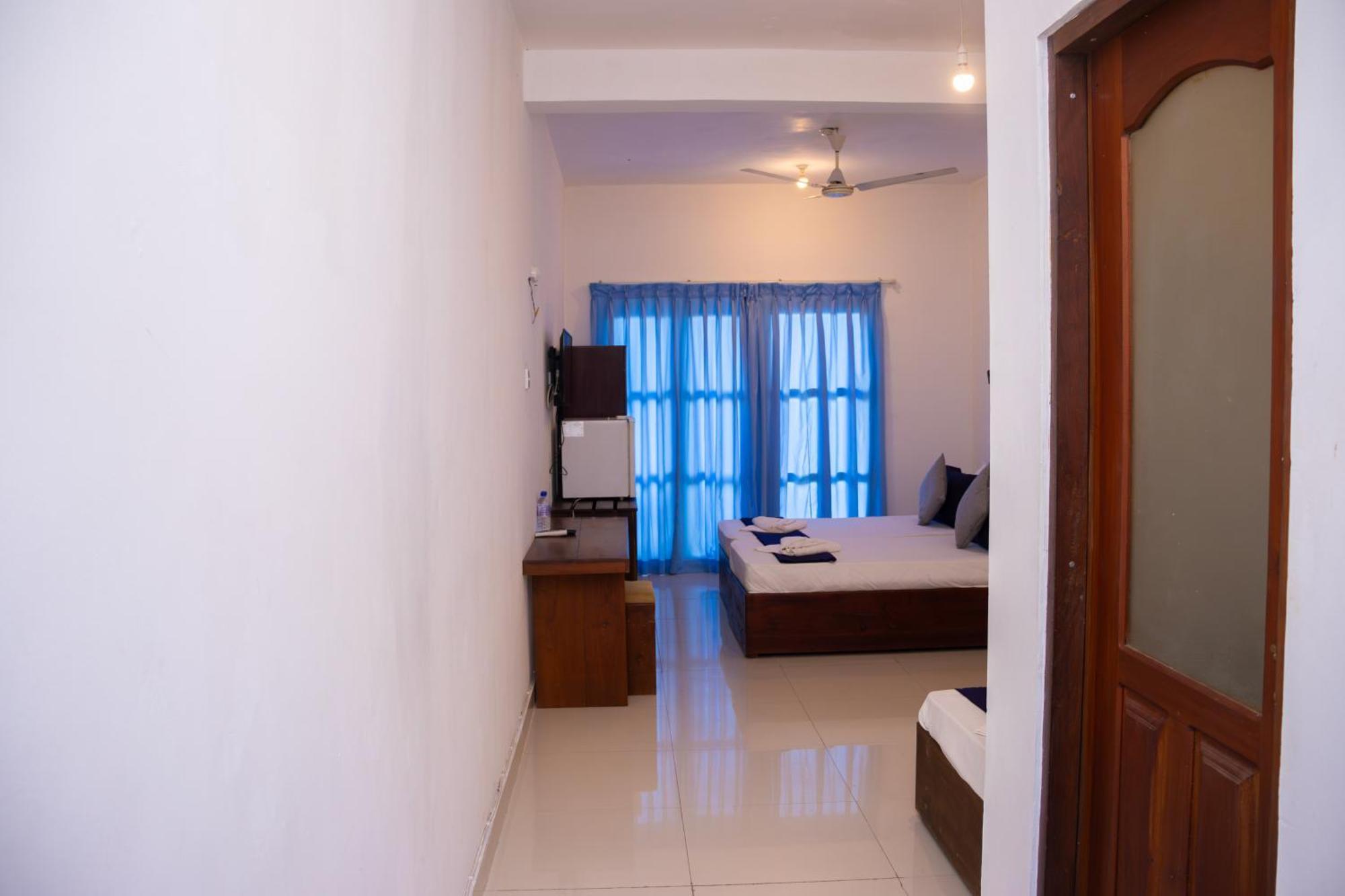 Woodnest Windmill Beach Hotel Negombo Exterior photo