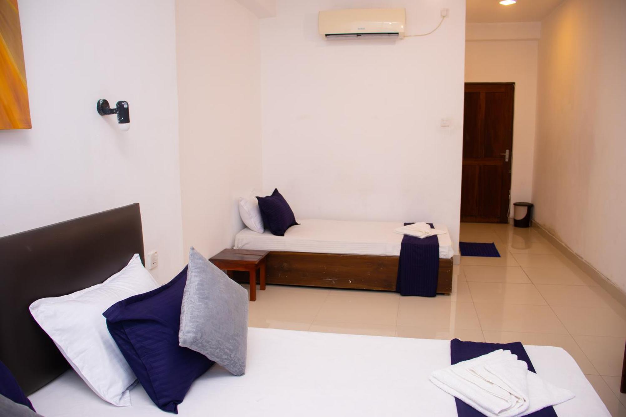 Woodnest Windmill Beach Hotel Negombo Exterior photo