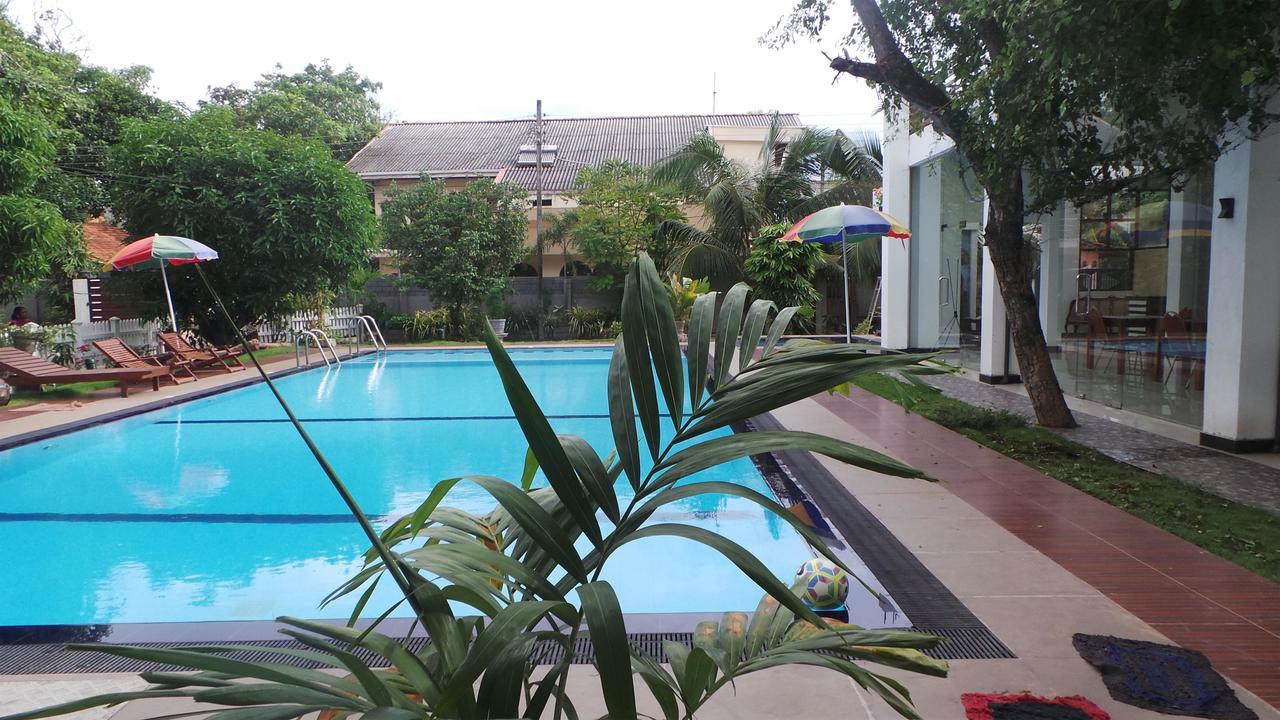 Woodnest Windmill Beach Hotel Negombo Exterior photo