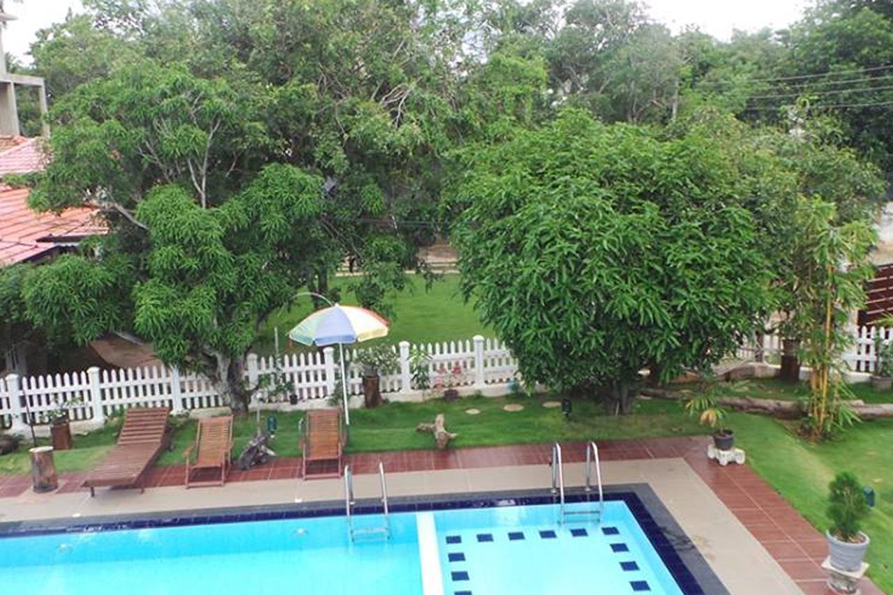 Woodnest Windmill Beach Hotel Negombo Exterior photo
