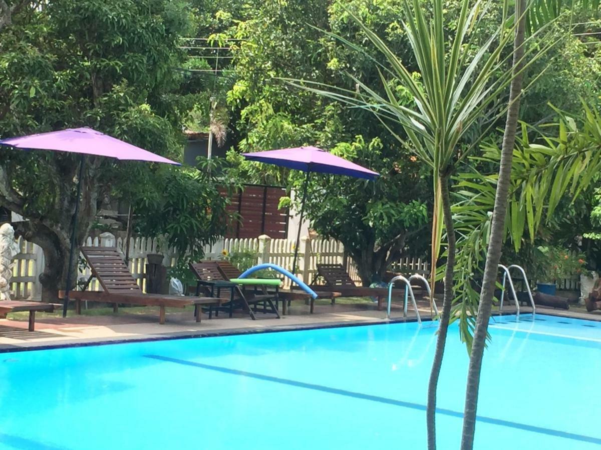 Woodnest Windmill Beach Hotel Negombo Exterior photo